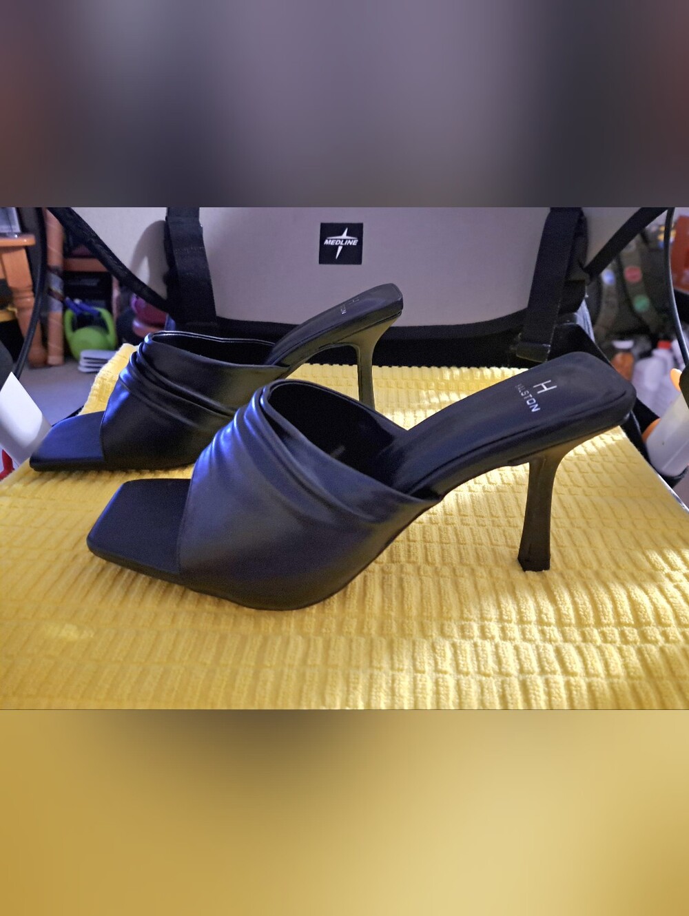H by HALSTON HEELS size 8.5 BRAND NEW 4" heels BLACK